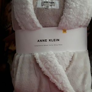 Anne Klein robe